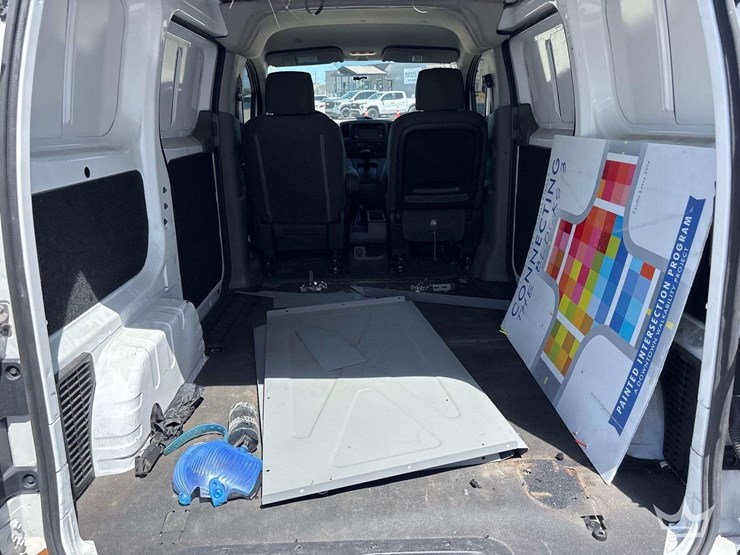 2017-nissan-nv200-image-10