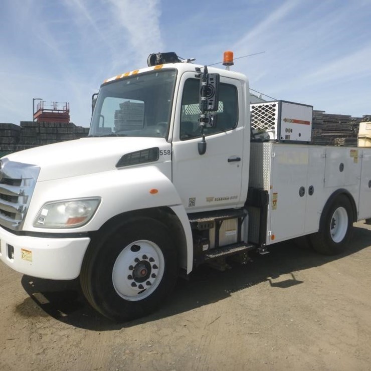 2013 HINO 268