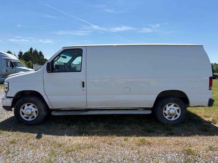 2013-ford-e250-image-7