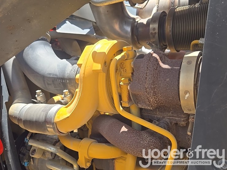 2020-deere-310sl-image-43