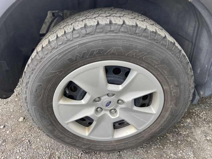 2013-ford-explorer-image-33