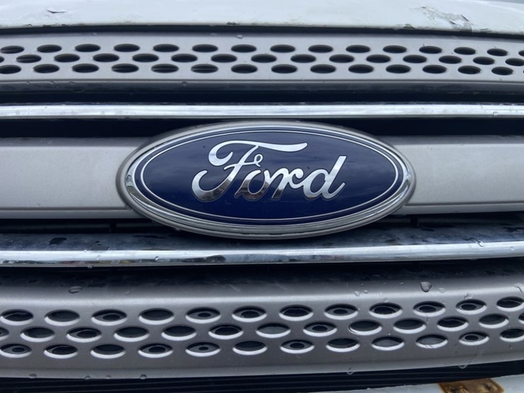 2013-ford-explorer-image-9