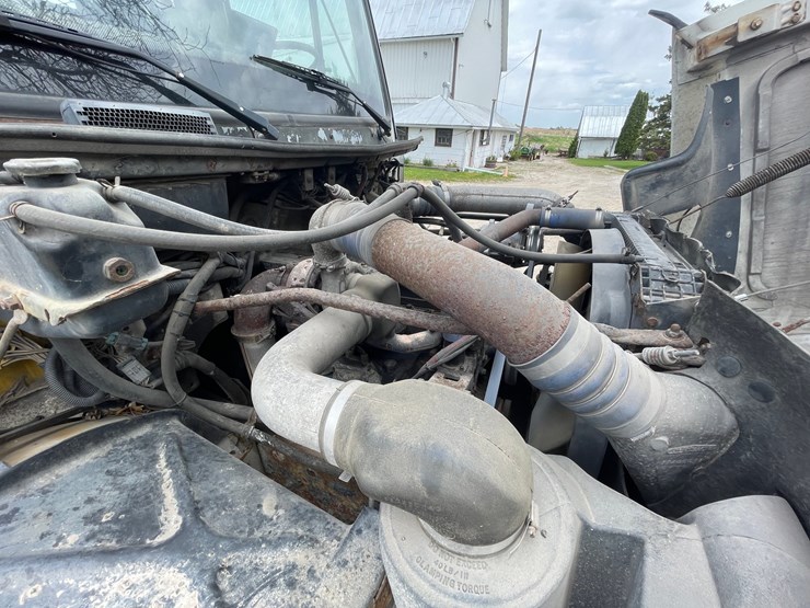 2002-freightliner-fl80-image-50
