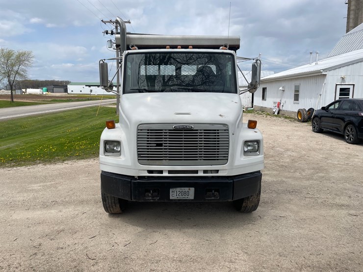 2002-freightliner-fl80-image-2