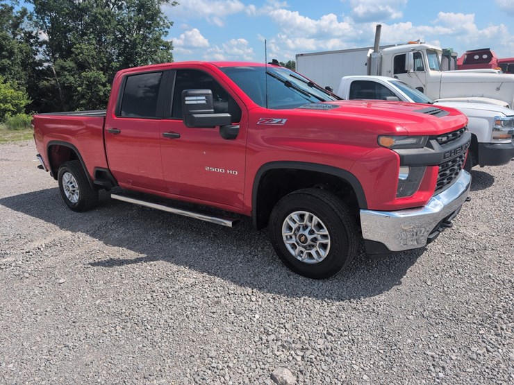 2020-chevrolet-silverado-2500hd-image-2