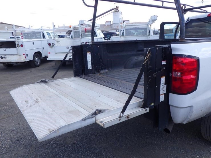 2018-chevrolet-2500-image-9