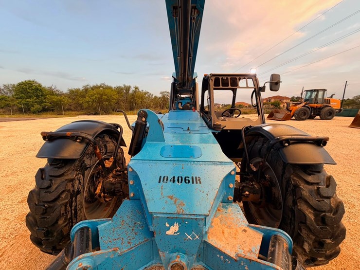 2019-genie-gth1056-image-11
