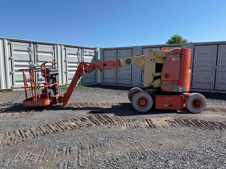 2000-jlg-e300ajp-image-13