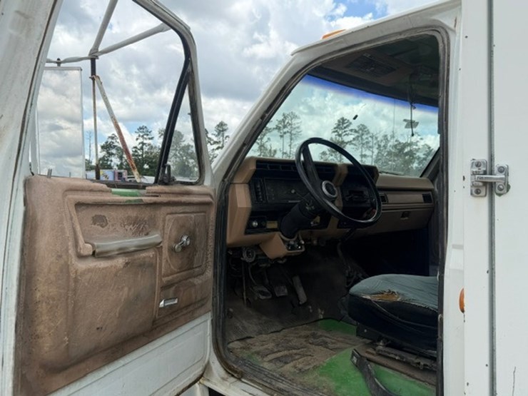 1984-ford-f600-image-36