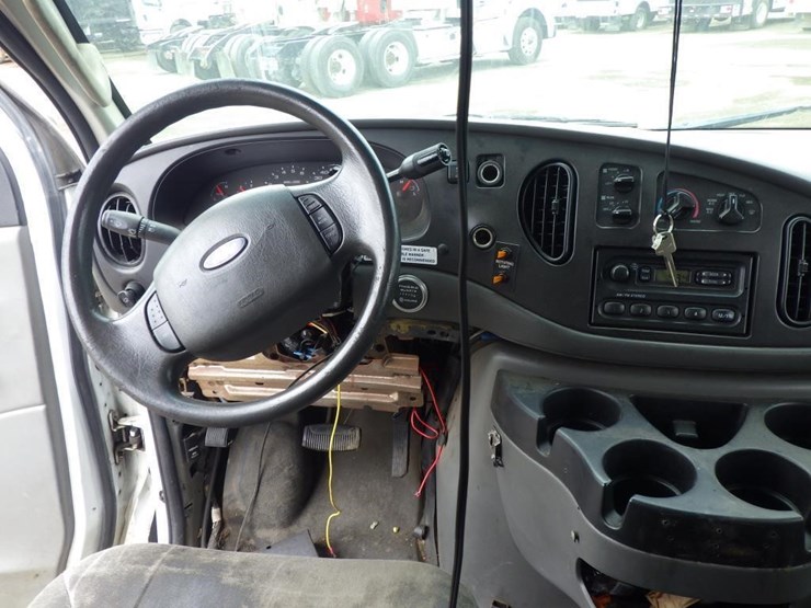 2006-ford-econoline-350-image-9