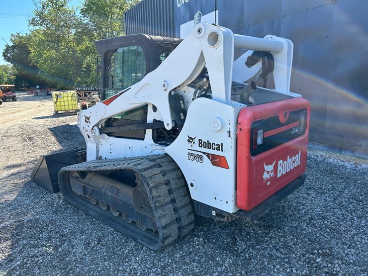 2019-bobcat-t740-image-2