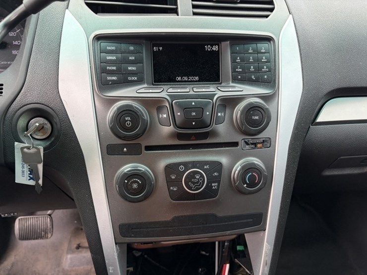 2015-ford-explorer-image-32