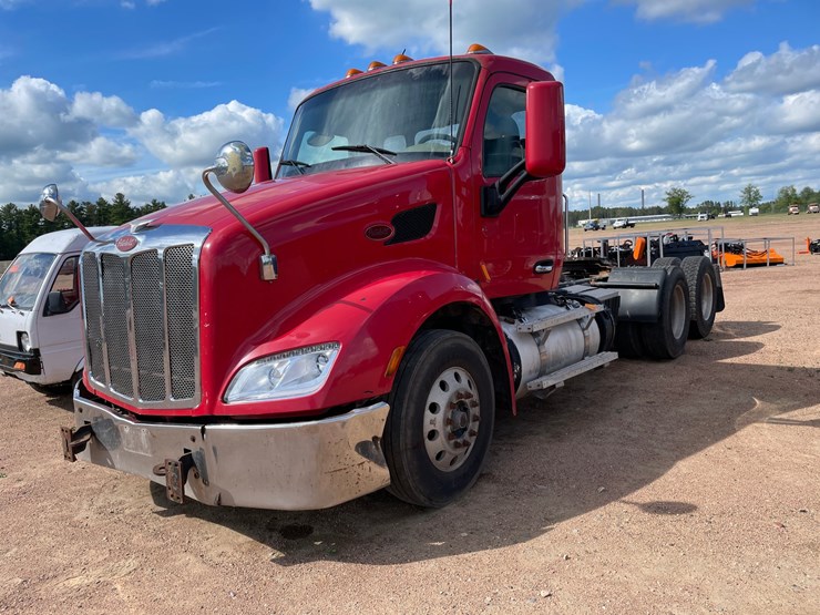 2014-peterbilt-579-image-1