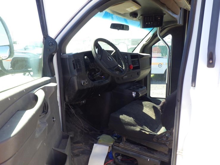 2009-chevrolet-express-3500-image-6