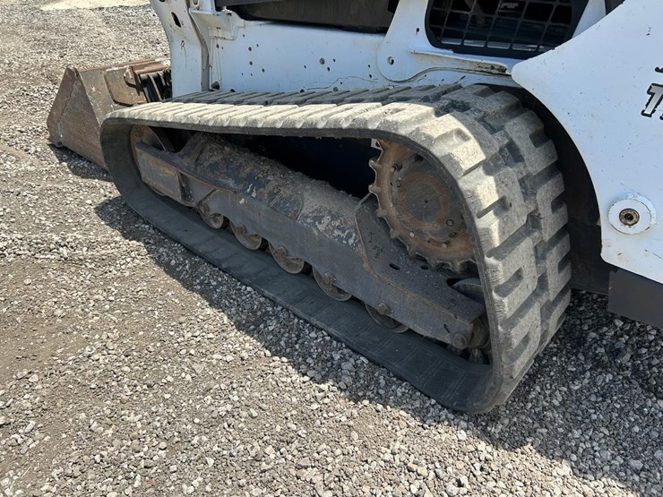 2019-bobcat-t740-image-16