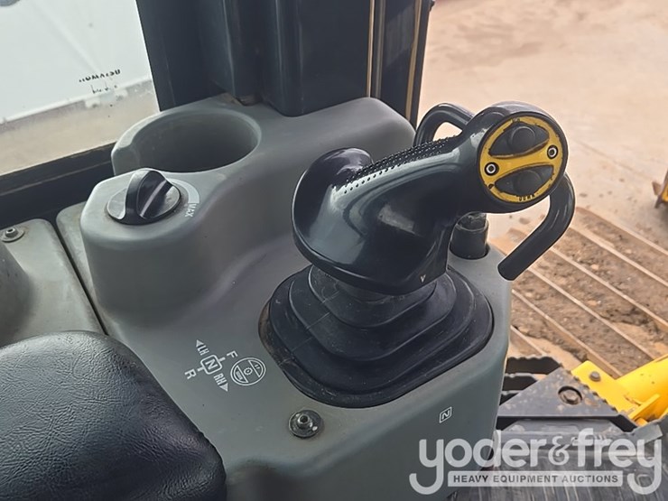 2022-komatsu-d61px-24-image-46