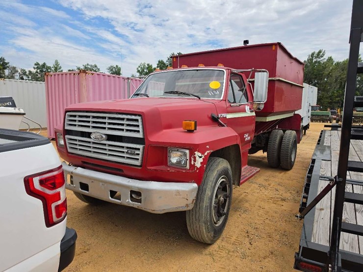 1992-ford-f700-image-1