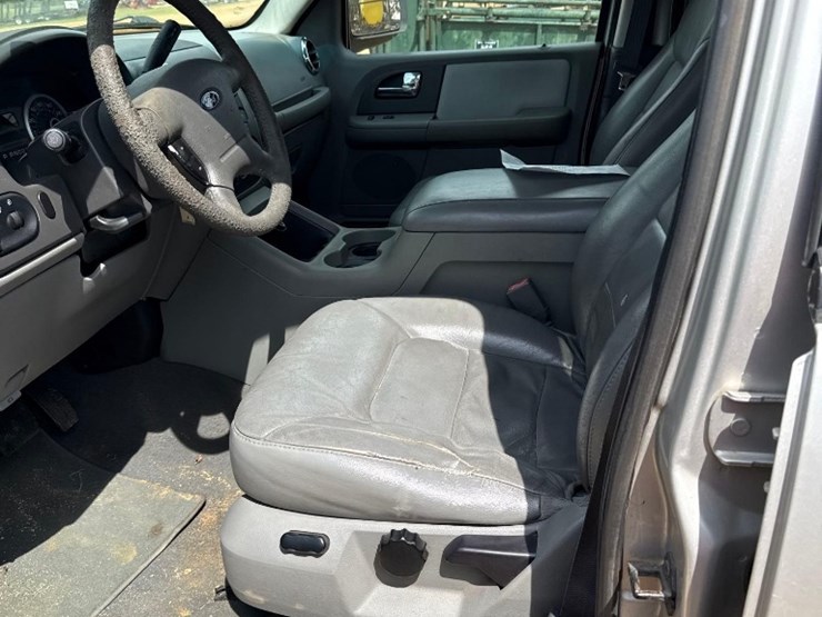 2005-ford-expedition-xlt-image-7