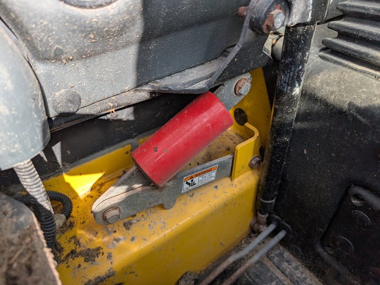 #5455-•-new-holland-218-skid-loader-image-31