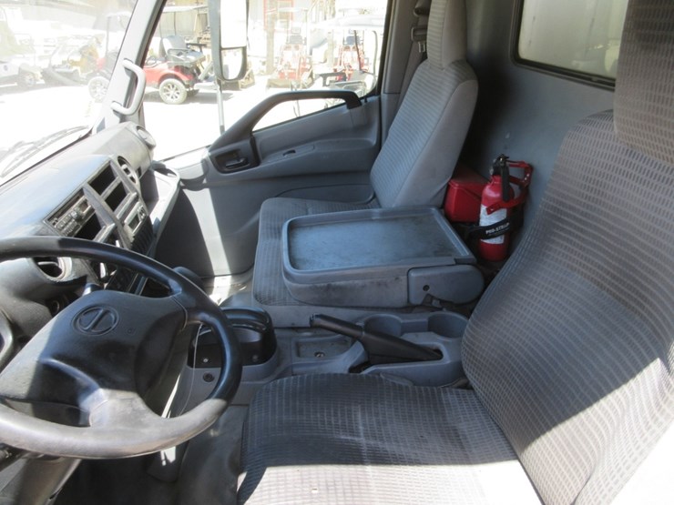 2015-hino-195h-image-7