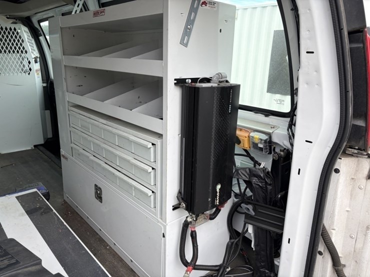 2012-chevrolet-express-cargo-van-image-24