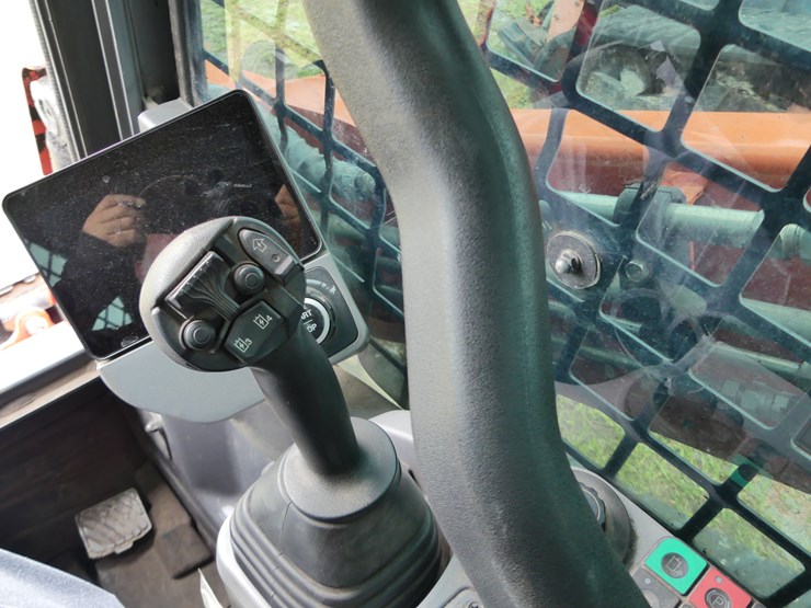 2023-kubota-svl75-3-image-14