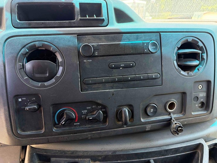 2013-ford-e250-image-13