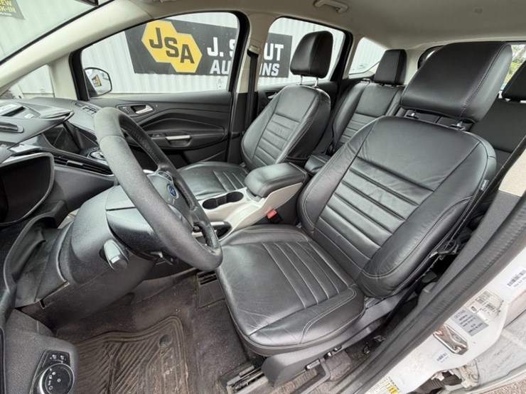2016-ford-c-max-sel-hybrid-sedan-image-24