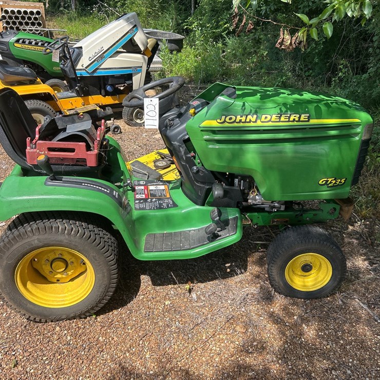JOHN DEERE GT235