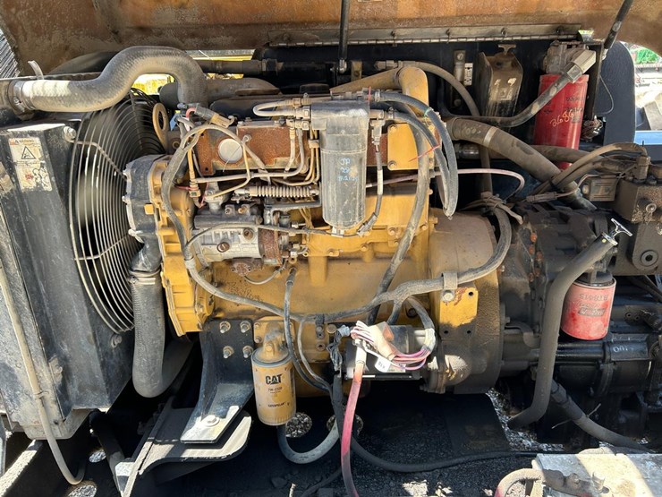 caterpillar-tl943-image-12