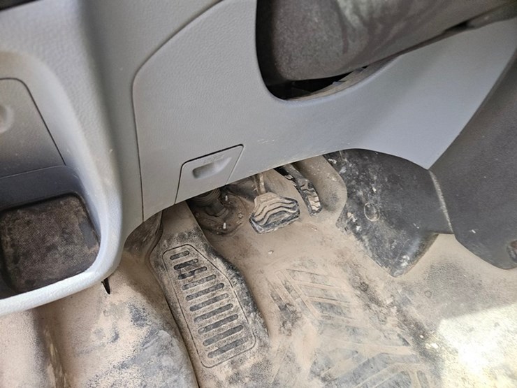 2017-ford-cargo-image-22