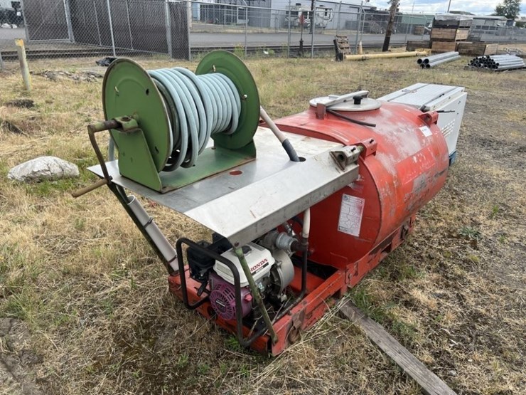 skid-mounted-tank-w/pump-&-hose-reel-image-1