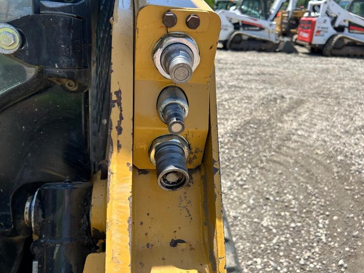 2017-caterpillar-249d-image-11