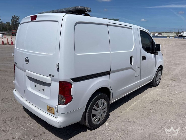 2017-nissan-nv200-image-3