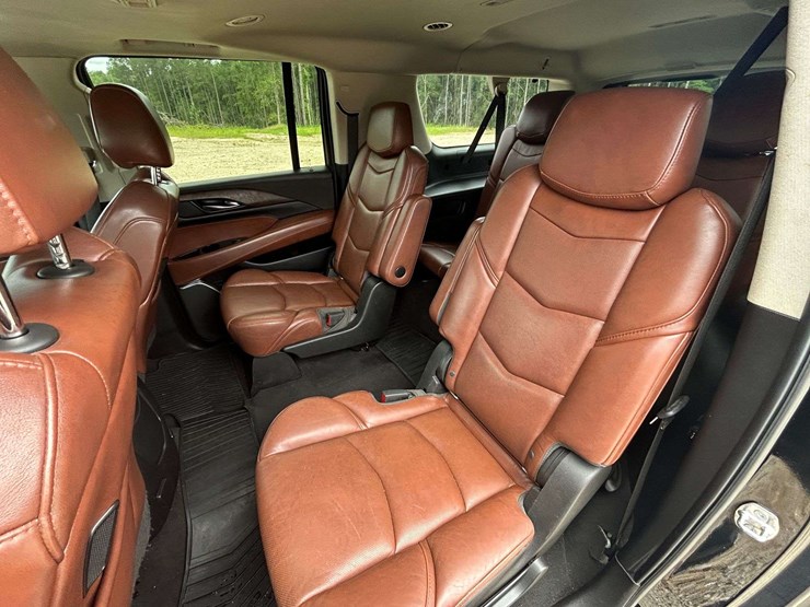 2018-cadillac-escalade-esv-image-26