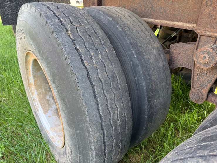 #468-•-1979-easton-pusher-28'-semi-pusher-trailer-(has-wi-title)-(stanley,-wi)-image-16
