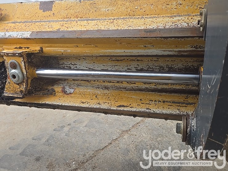 2011-deere-772g-image-26