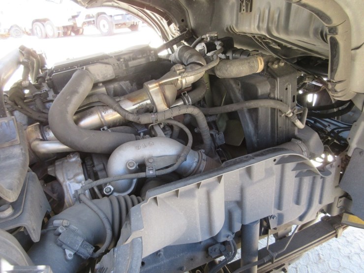 2015-hino-195h-image-6