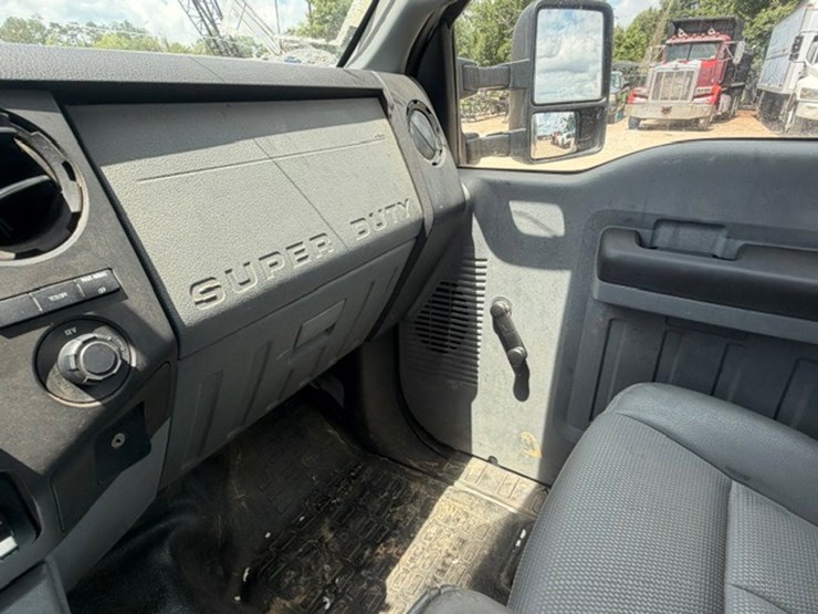 2013-ford-f550-image-47