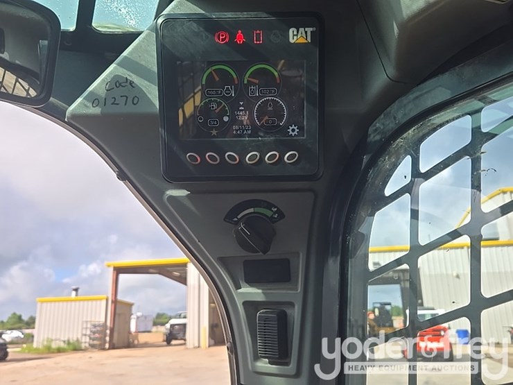 2018-caterpillar-262d-image-40
