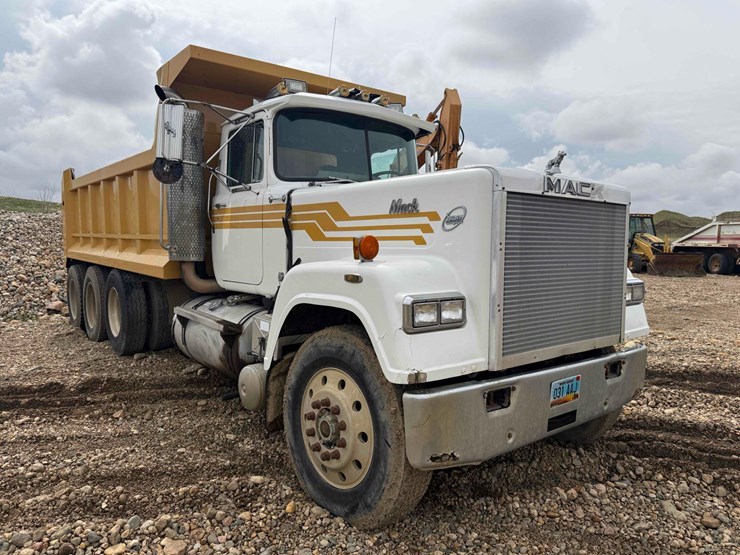 1989-mack-semi-image-14