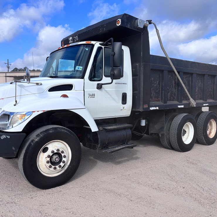 2006 INTERNATIONAL 7400