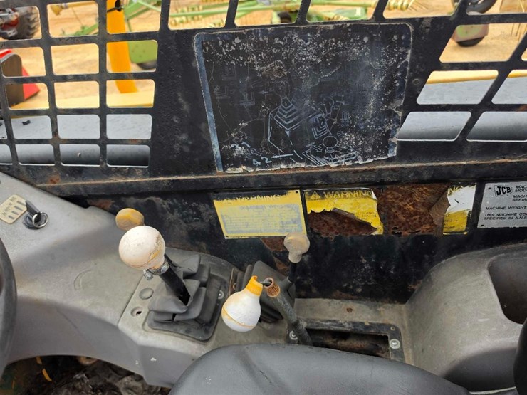 jcb-520-image-12