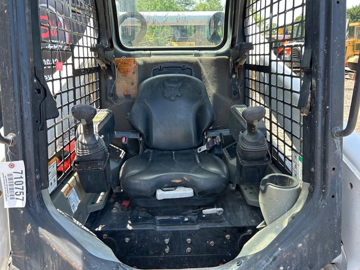 2019-bobcat-t740-image-19