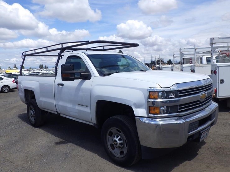 2018-chevrolet-2500-image-2