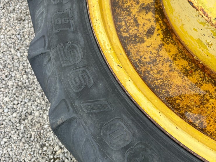 john-deere-230-image-12