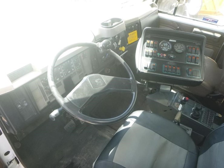 2000-international-4700-image-19