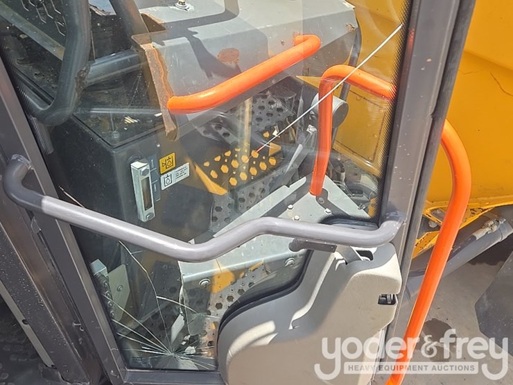 2022-volvo-a25g-image-51
