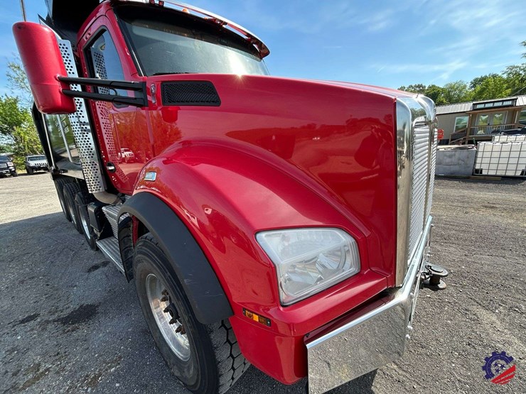 2020-kenworth-t880-image-33