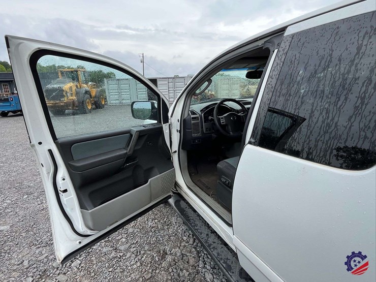 2004-nissan-titan-image-42